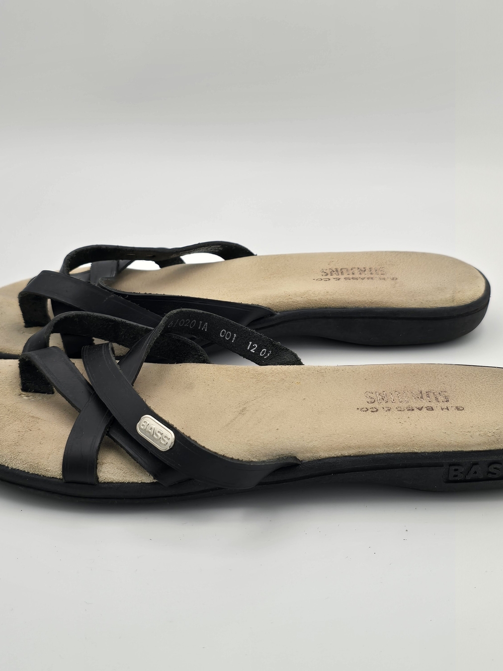 G.H. Bass & Co. Black Strappy Slide Sandals 9.5 Comfort Vacation Casual Beach - Picture 3 of 7